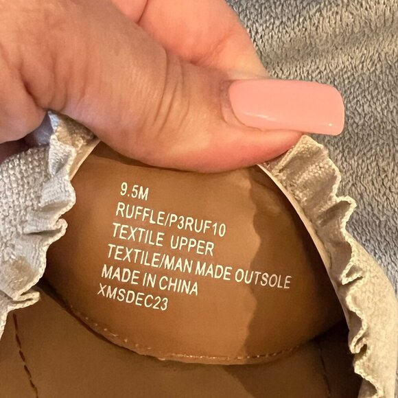 Women's Joie Eidel Ruffle Cream/Oatmeal Slide Sandals, Size 9.5 - Picture 7 of 7